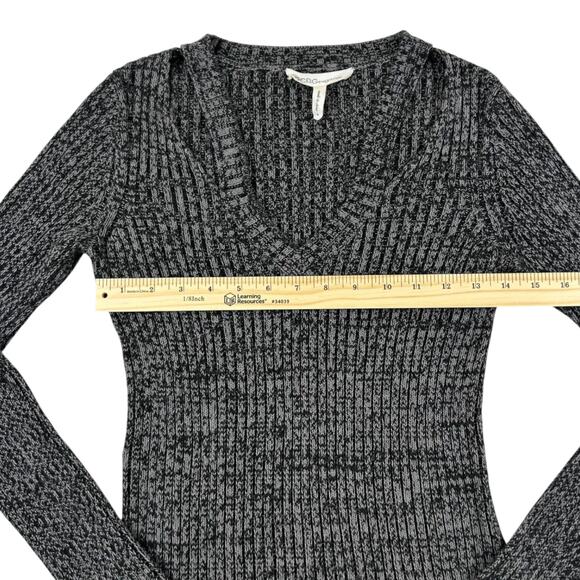 BCBGeneration - Boho - Partycore Gray Women's Deep V Neck Sweater - Size: Small - Picture 9 of 9